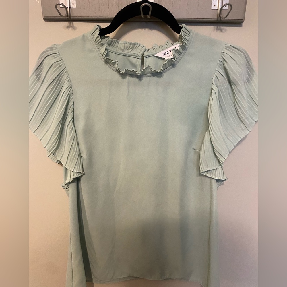 Pistachio Nine West top